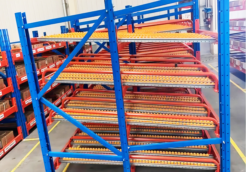 Rayonnage à écoulement