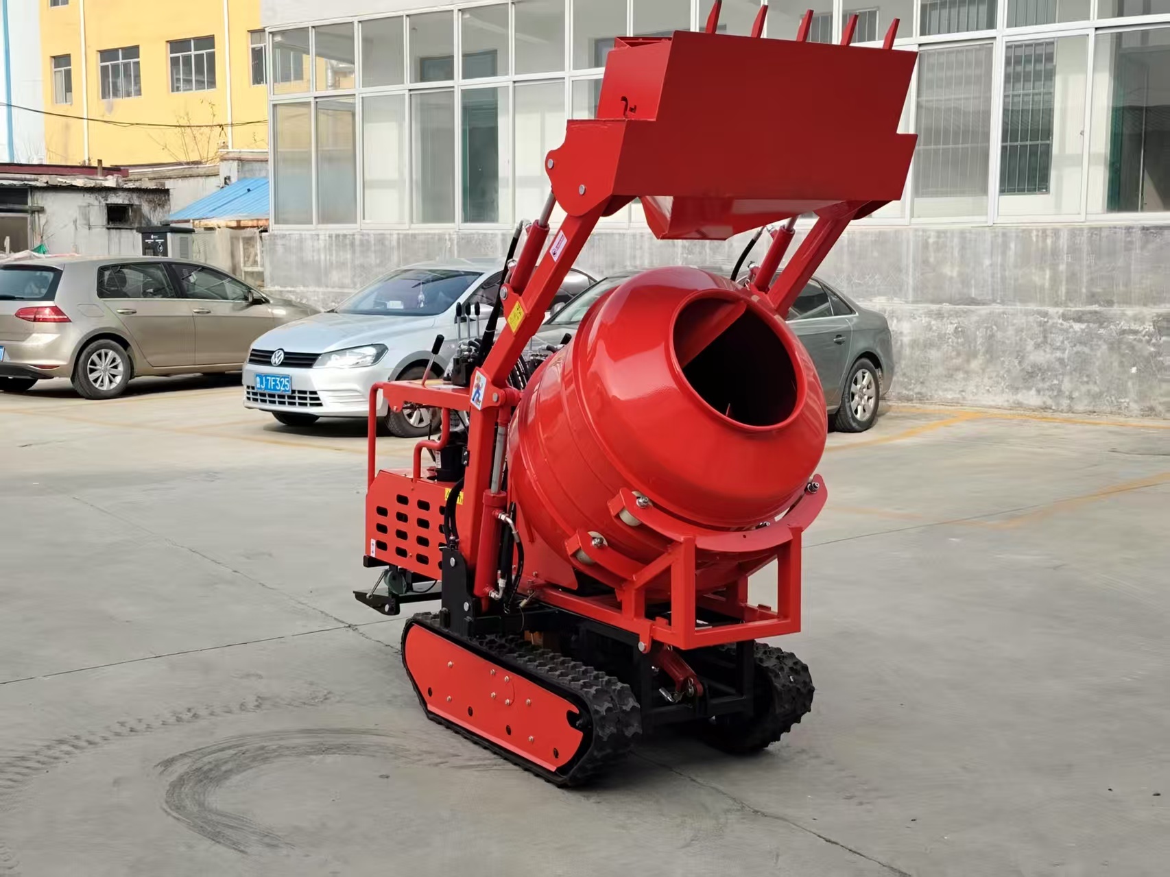 350L Self-loading Mini Crawler Cement Mixer
