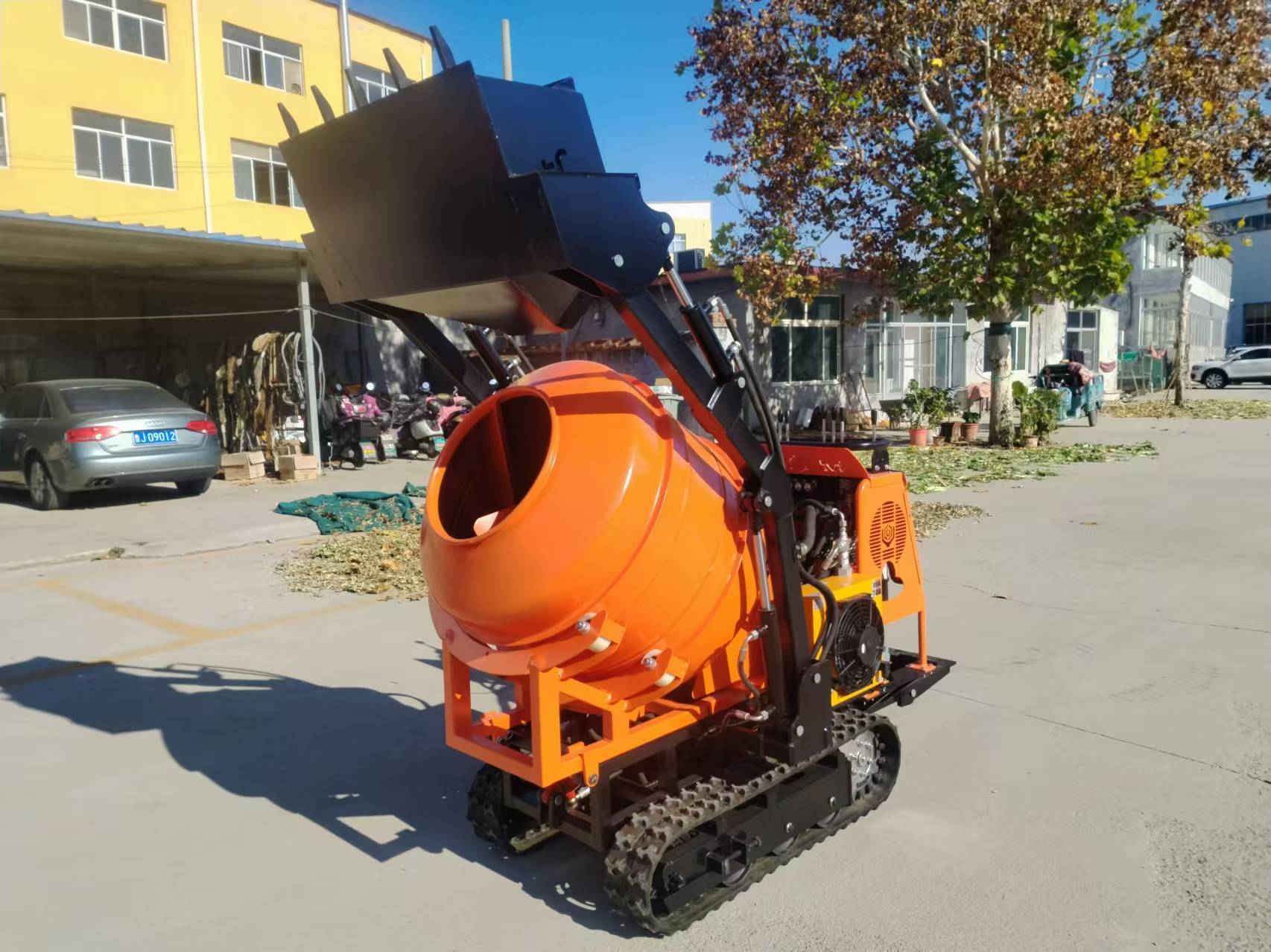 Full Hydraulic 350L Mini Crawler Concrete Mixer for Construction