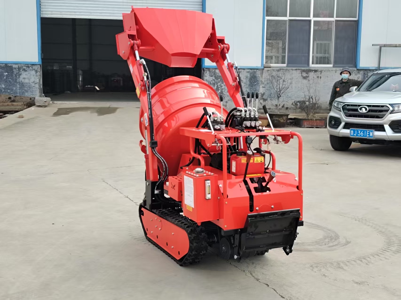 Self-Loading 350L Mini Crawler Concrete Mixer