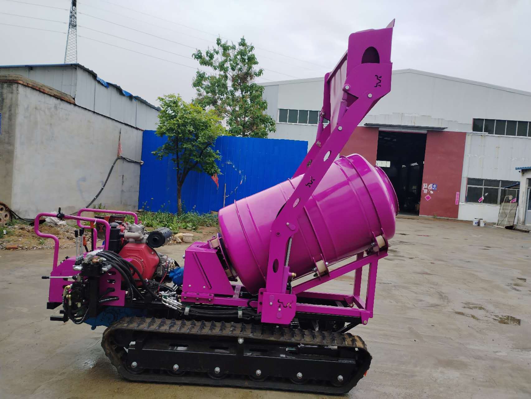 High Quality Self-loading 1000L Crawler Concrete Mixer Machine