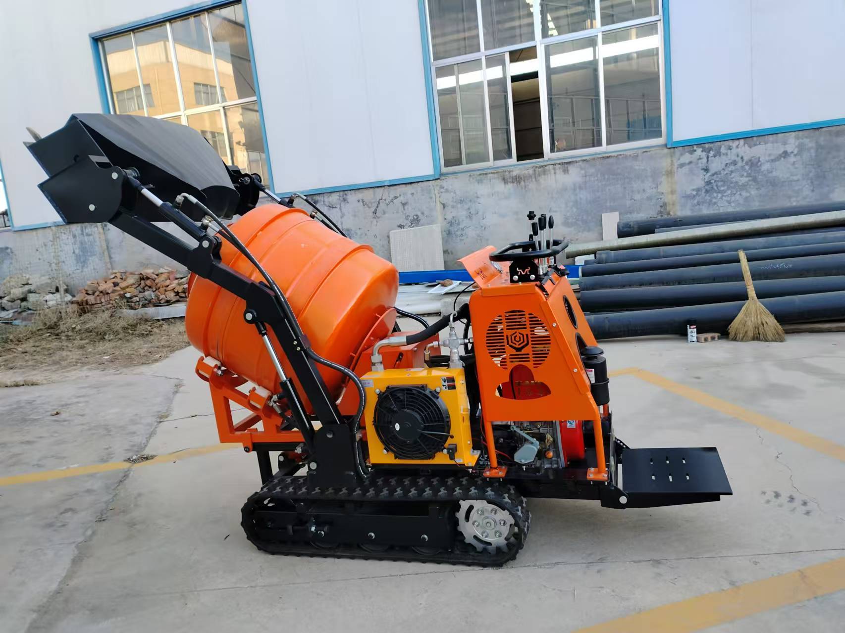 Full Hydraulic 350L Mini Tracked Concrete Mixer Low Fuel Consumption