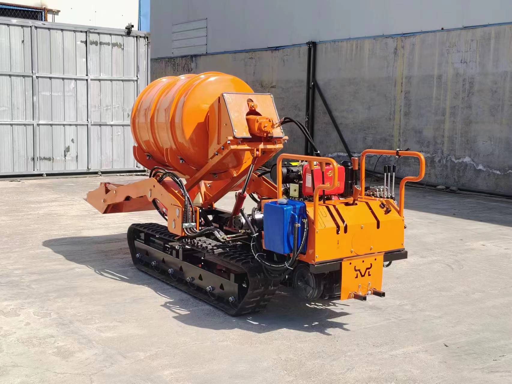 Self-loading 800L Mini Crawler Cement Mixer for Construction