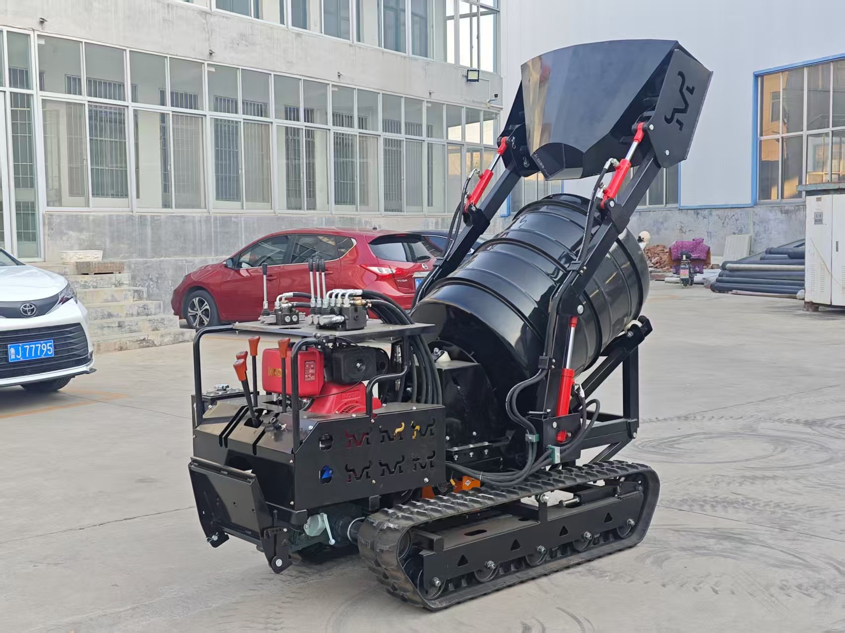 Mini 800KG Crawler Concrete Mixer for Construction