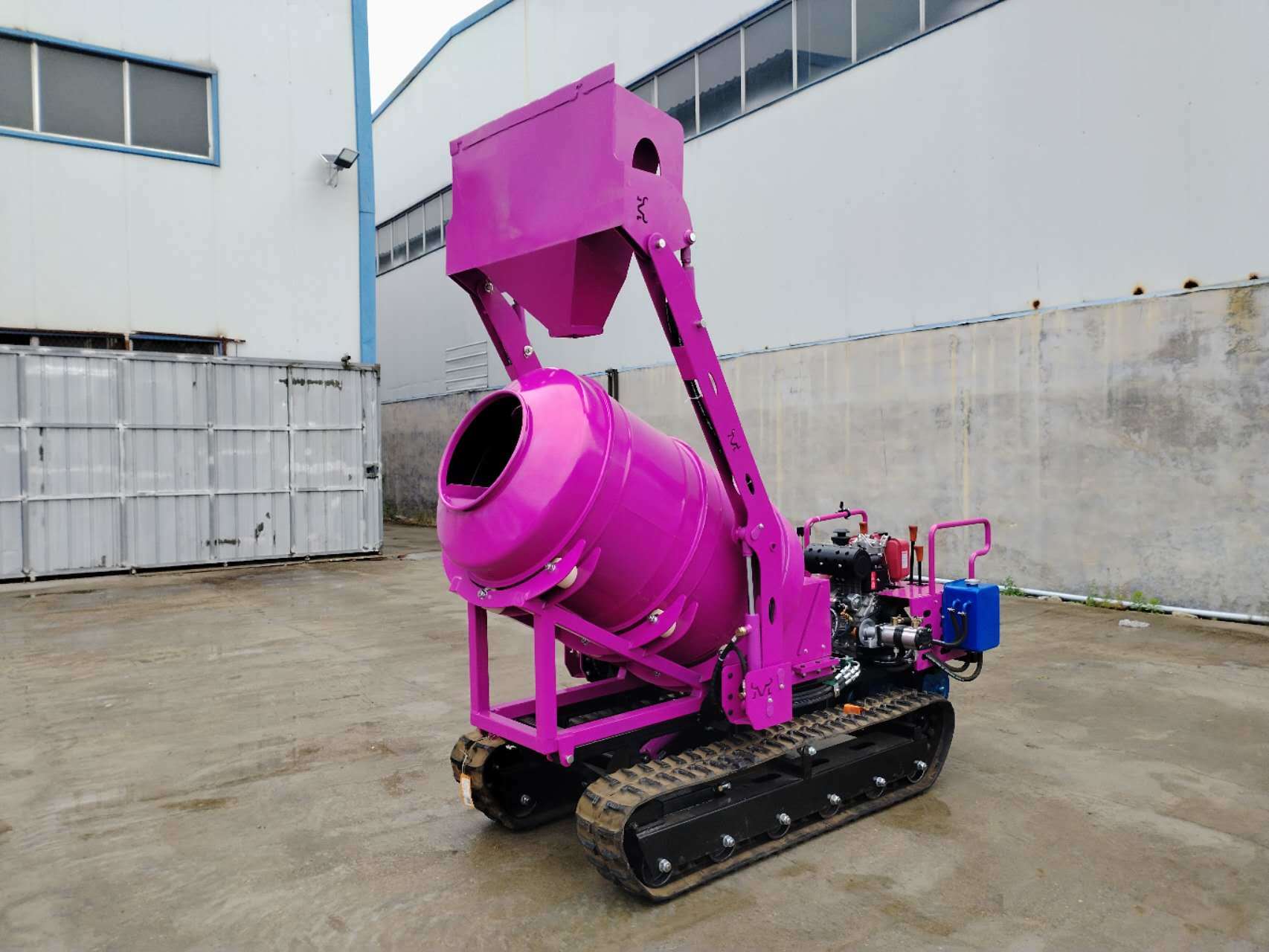 High Quality Self-loading 1000L Crawler Concrete Mixer Machine