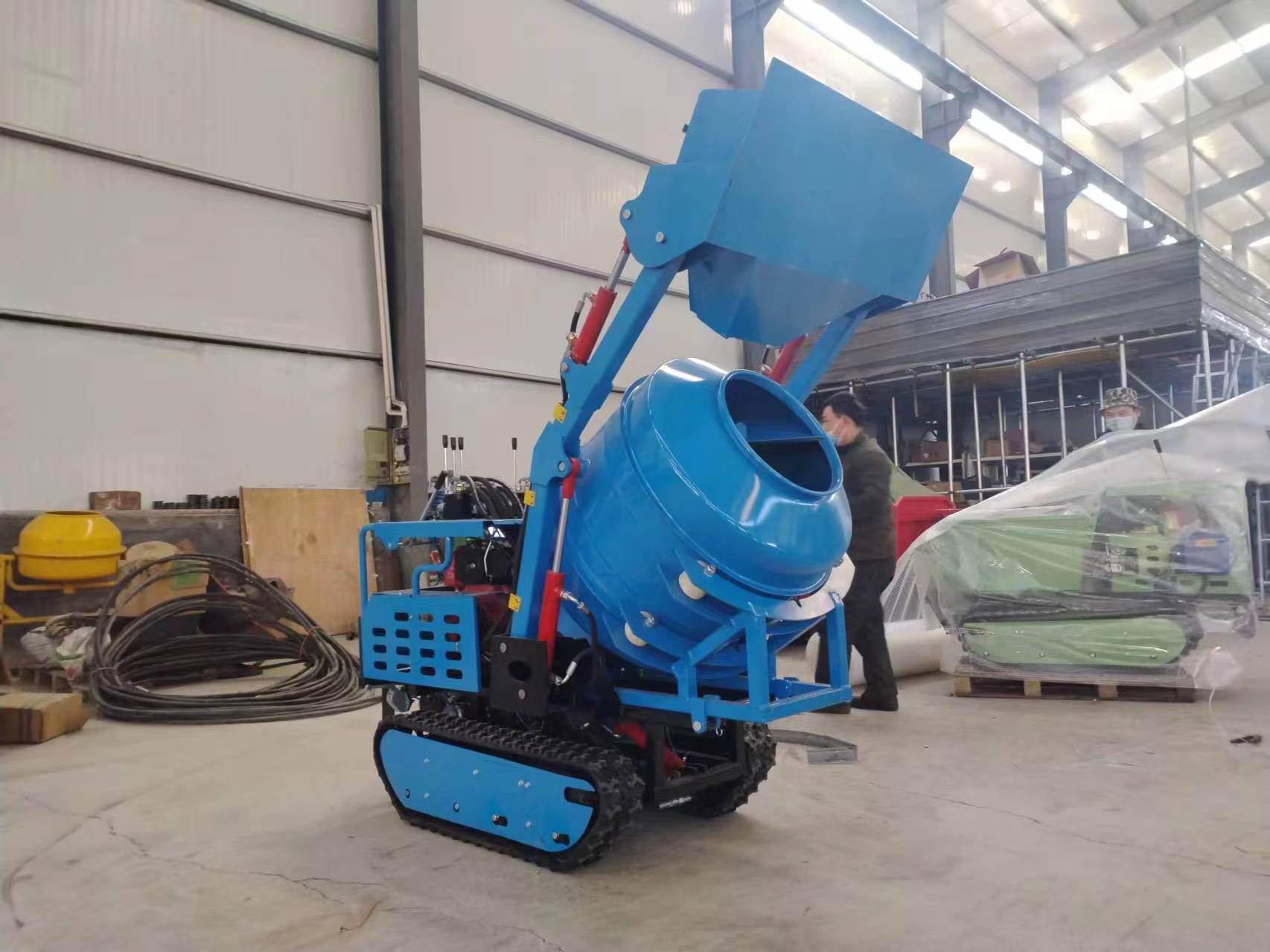 350L Self-loading Mini Crawler Concrete Mixer Automatic Loading