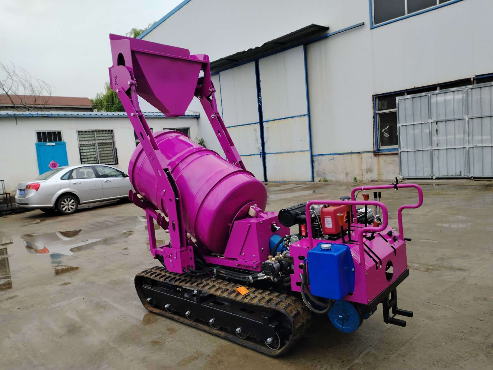 High Quality Self-loading 1000L Crawler Concrete Mixer Machine
