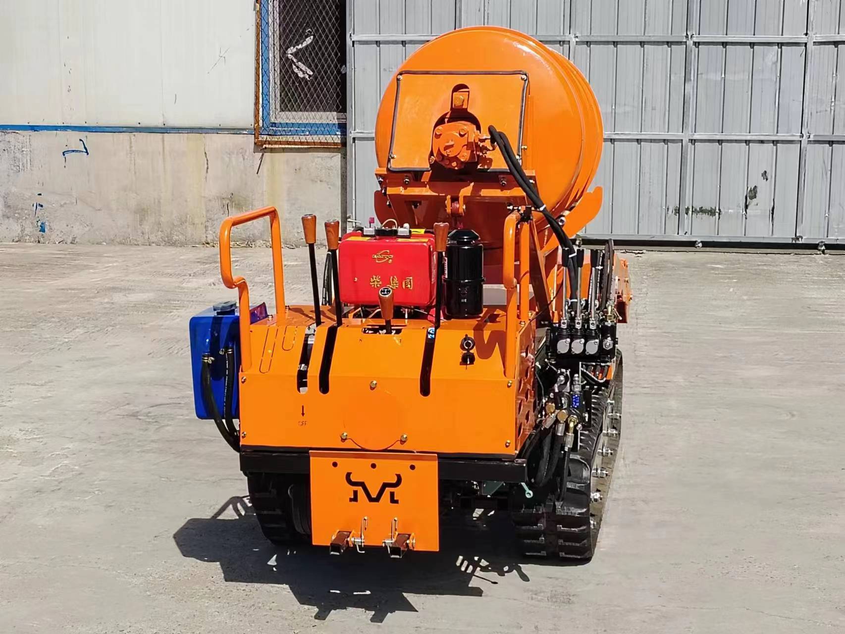 Self-loading 800L Mini Crawler Cement Mixer for Construction