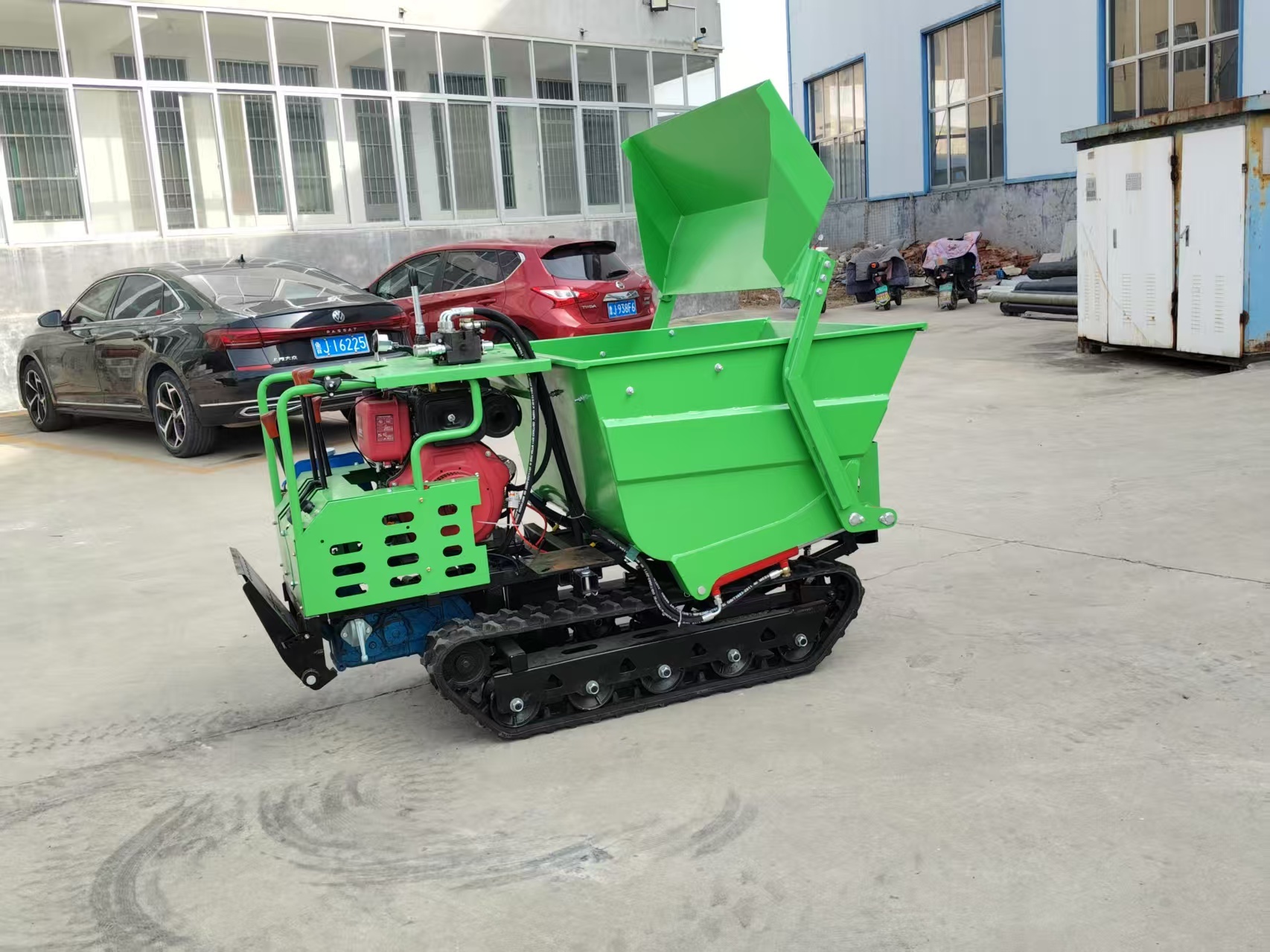 1000 KG Mini Tracked Dumper with a Shovel