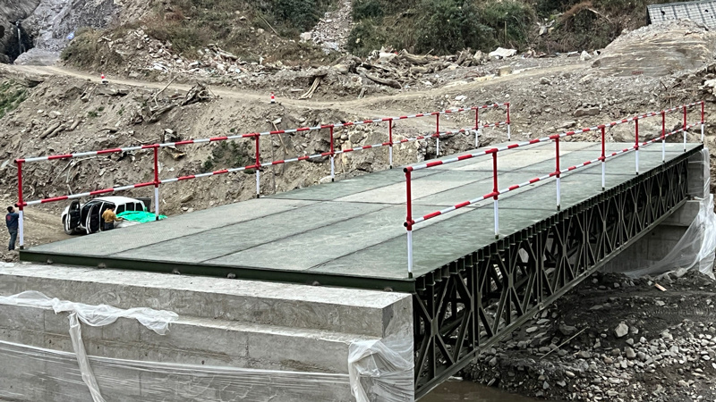 四川泸定县