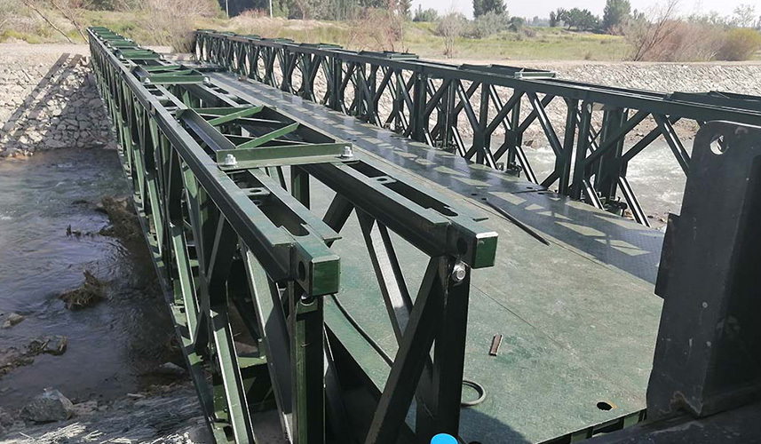 Temporary steel bridge