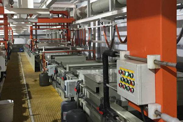 Línea de producción de galvanización en barril automatizada Línea de producción de galvanización en barril automatizada