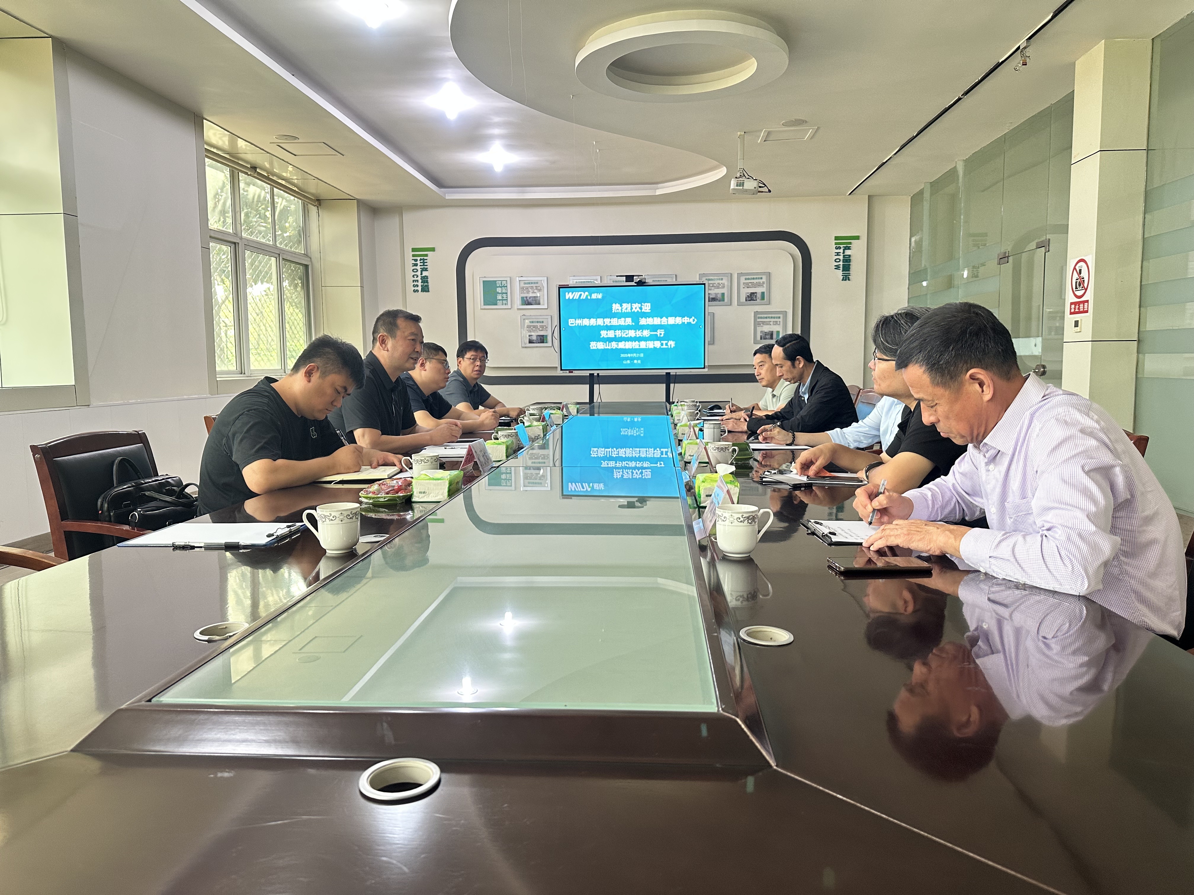 Leaders from the Bazhou Bureau of Commerce visited Weinao Environmental Power Supply for an inspection and exchange, jointly exploring new opportunities for lithium-battery industry collaboration.