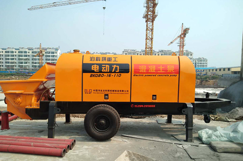 80型细石混凝土输送泵施工现场