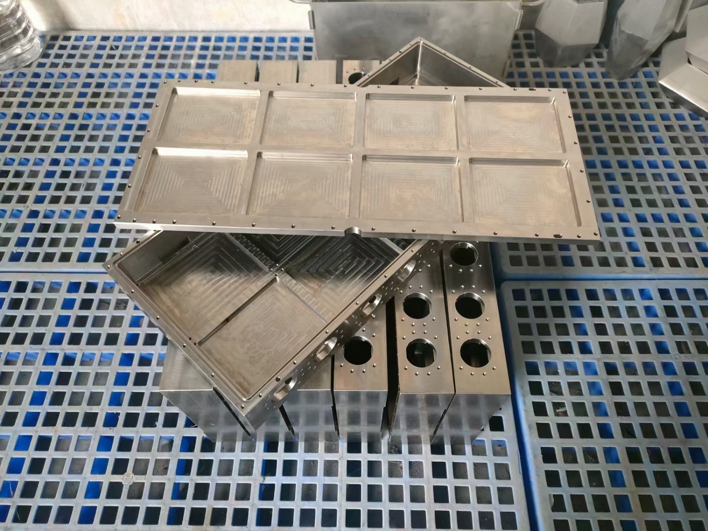 Customized 3D Printing of Steel Parts Metal Sheets Bending Molds Perforated Metal Sheets