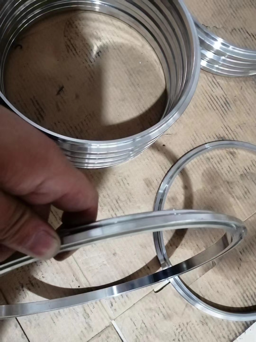 Aluminum Beverage Bottle Bottom Tray With Flanging and Edging Composite Process