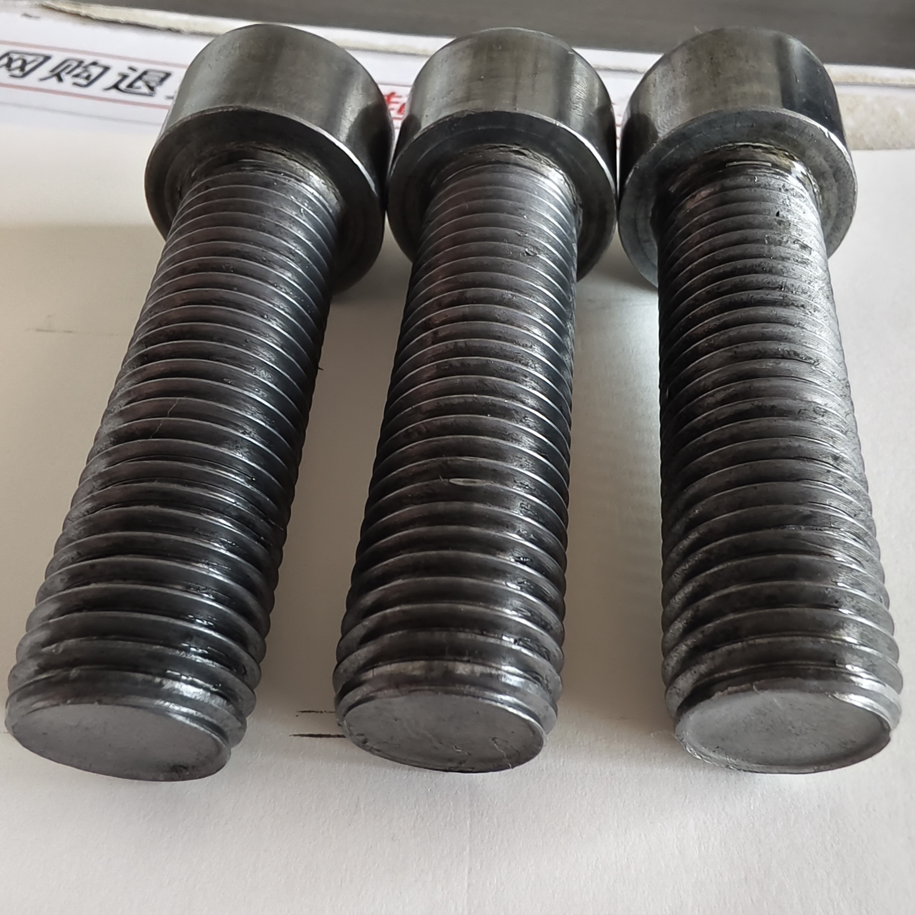 Nickel-plated screw for corrosion-resistant applications