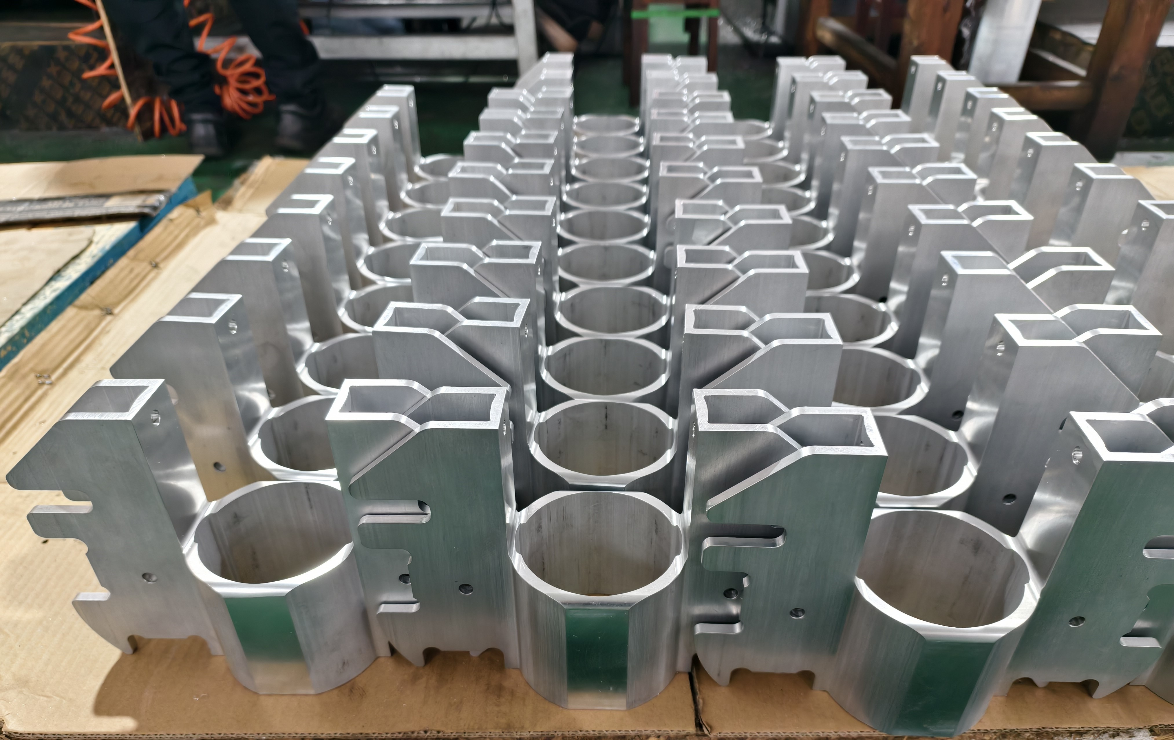 Closed Die Alloy Steel 9cr18MOV 36CrNiMo4 Forged Sleeve/Gear Reducer