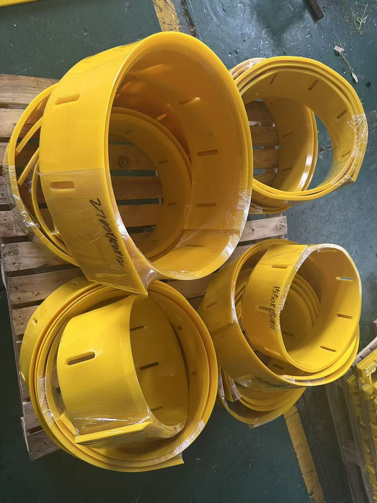 Slotted Polyurethane Skirting Board for Efficient Material Handling