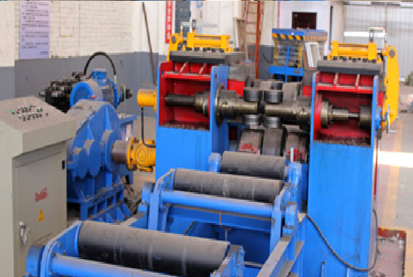 Hydraulic flange straightening machine