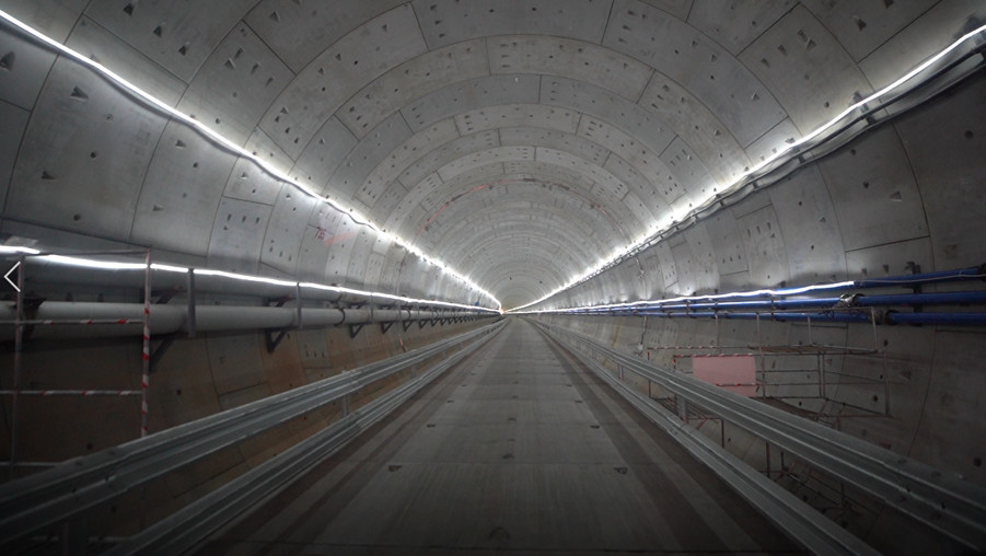 Nanjing River-crossing Roadway Tunnel on the Upper Reaches of Yangtze River