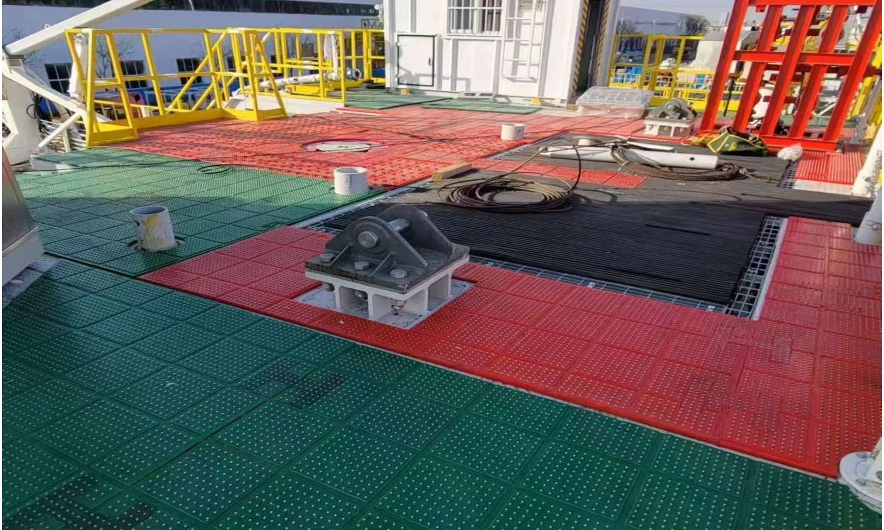 "Enhanced Safety: Anti-Slip Mats for Drilling Platforms" "Enhanced Safety: Anti-Slip Mats for Drilling Platforms"