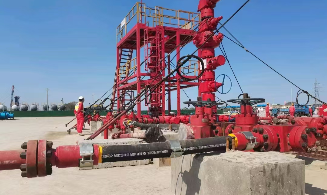 "High-Pressure Hoses: Essential Applications for On-Site Operations" "High-Pressure Hoses: Essential Applications for On-Site Operations"