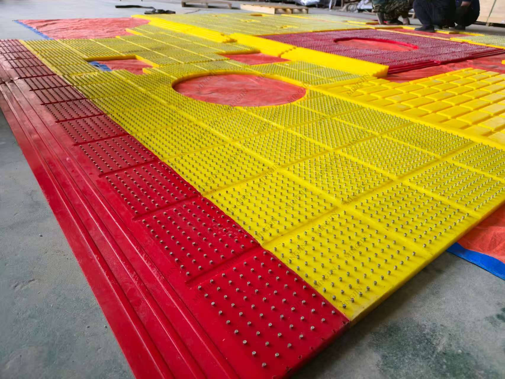 Tailored anti-slip mats for drilling platforms Tailored anti-slip mats for drilling platforms