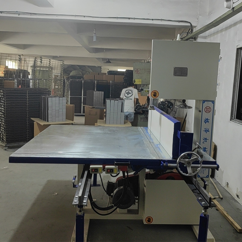 Foam two-wheel vertical cutting machine
