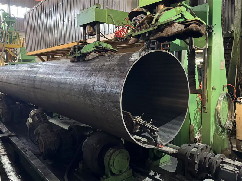JCOE inside welding machine