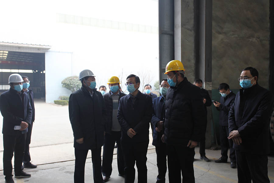 Rong Hongzhi, membre du Comité permanent du Comité municipal du Parti de Linyi et maire adjoint, a rendu visite à l'entreprise pour des recherches et des conseils.