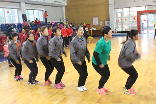 首届“女工爱运动·共筑企业梦”趣味运动会—红波女子队获优秀团队奖