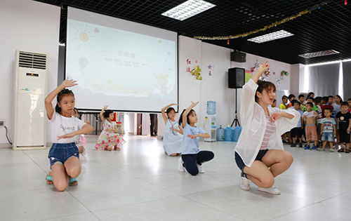 暑期夏令营闭营 小朋友各显身手