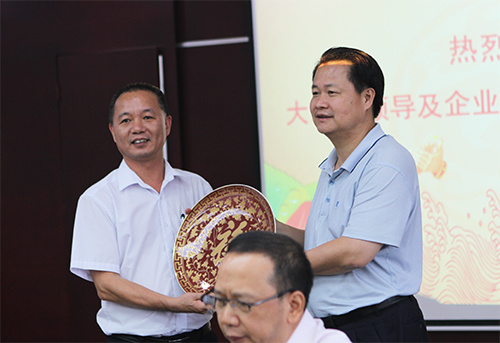 【公司新闻】凝聚乡情 群策群力聚红波