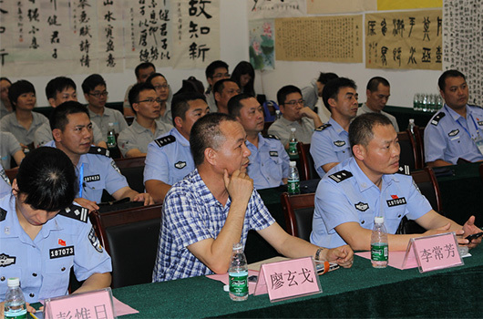 翰墨飘香工业园，警营文化进红波