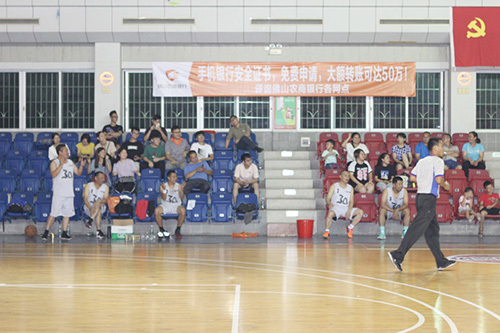 璀璨灯光下，红波征战军风采（一）