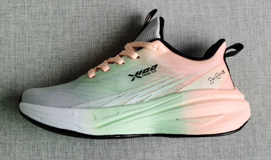 151232 PERFORMANCE RUNNING SNEAKERS