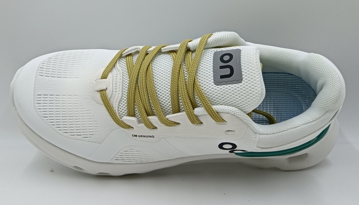 RUNNING SHOES