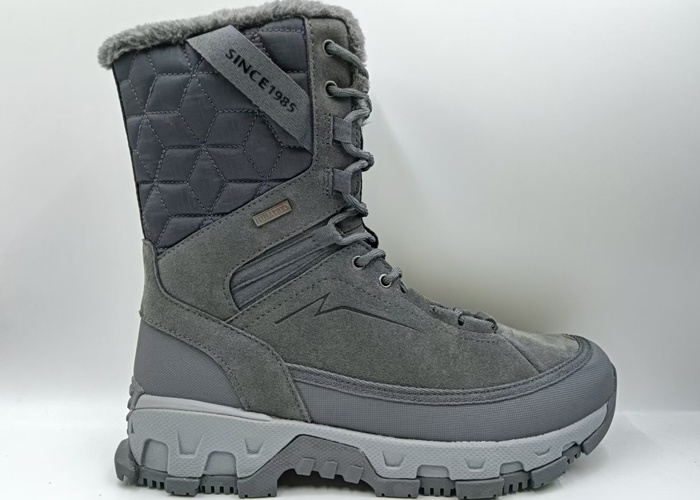 HIKING SHOES