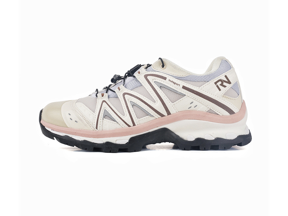 HIKING SHOES