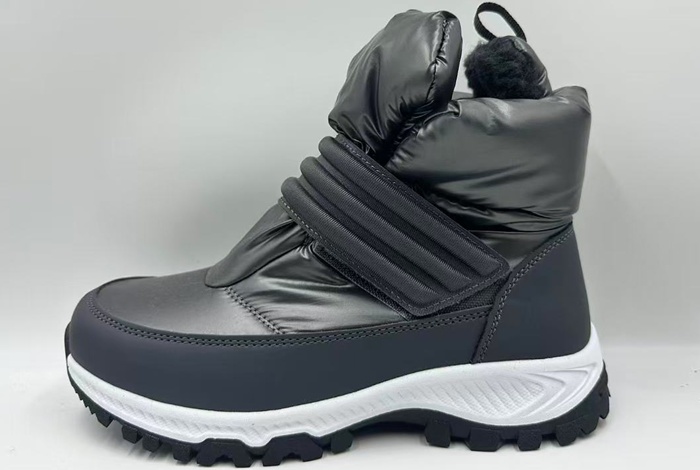 HIKING SHOES