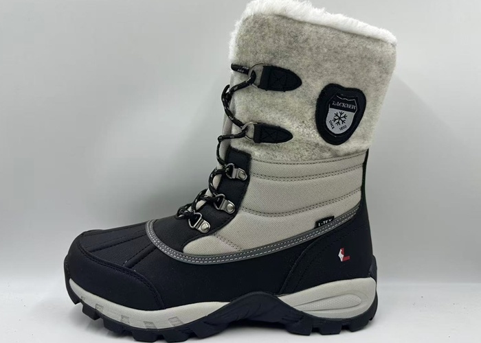 HIKING SHOES