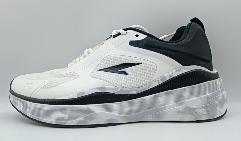 Sport shoes