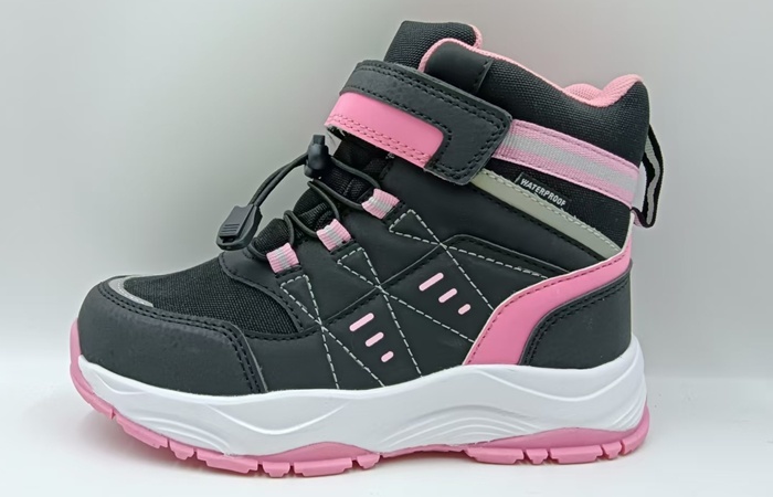 HIKING SHOES