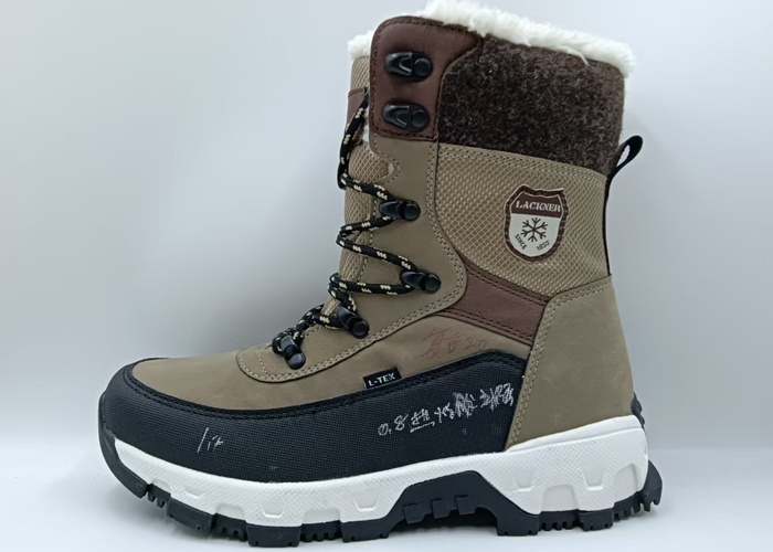 HIKING SHOES