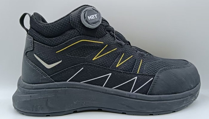 HIKING SHOES