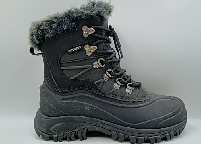 HIKING SHOES