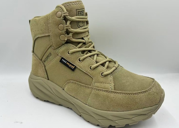 HIKING SHOES