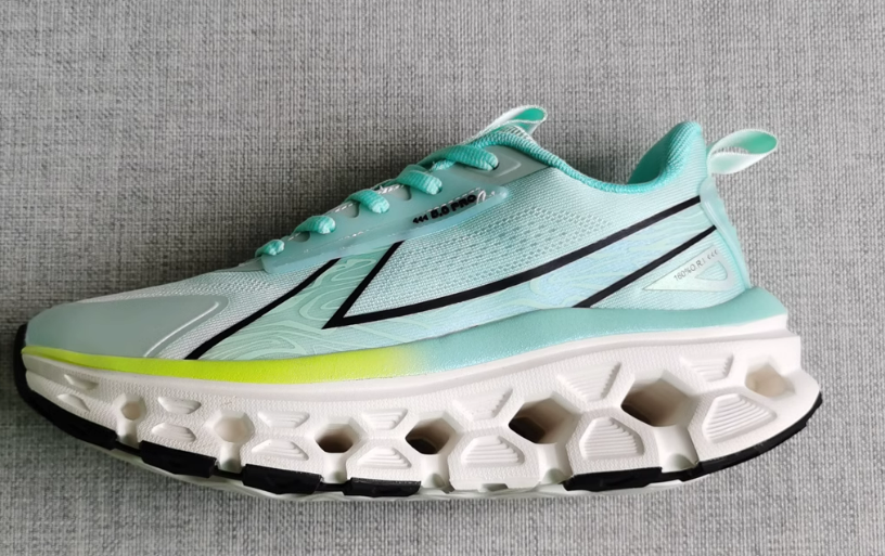 152402 SNEAKERS TO RUN A MARATHON