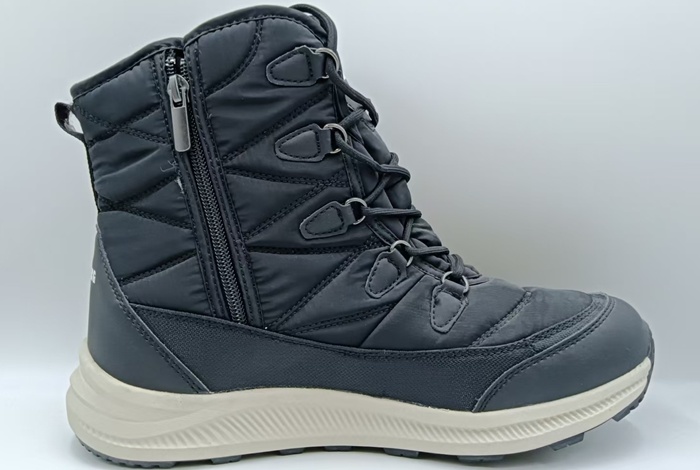 HIKING SHOES